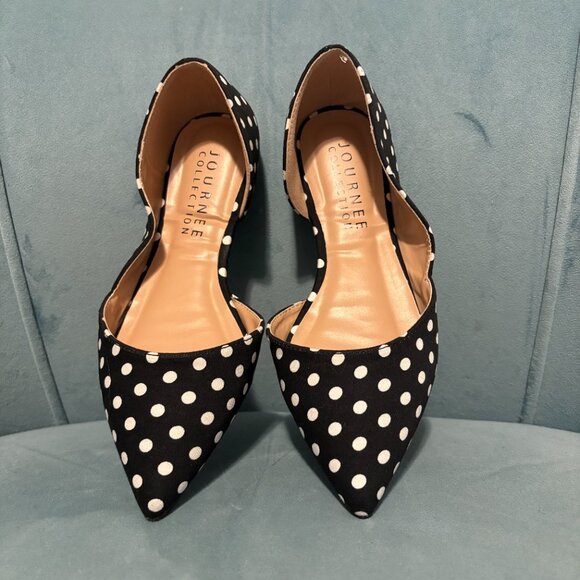 Journee Collection 6 Polka Dot Pointed Flats - Picture 4 of 8